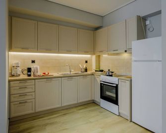 Elise Apartment Airport by Airstay - Spata - Kitchen