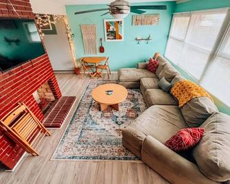 Sweet Sunny Summit House - Greensboro