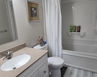 Beautiful House 2 bedroom - Belleville - Bathroom