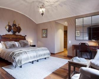 Beautiful modernist villa near Barcelona - Castellar del Vallès - Camera da letto