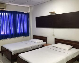 Petch Pailyn Hotel - Phitsanulok - Bedroom