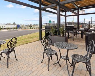 Candlewood Suites Perry-National Fairground Area By IHG - Perry - Innenhof