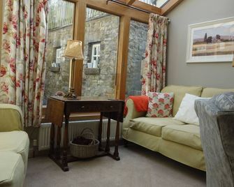 Luxury Cottage Sleeping 8, Pet Friendly in Historic Village of Tideswell. - Buxton - Salon