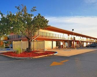 Super 6 Inn & Suites - Pensacola - Edificio