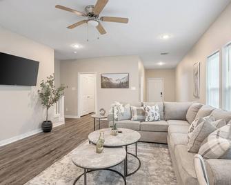 Bright & Modern 5-Star Home Near Downtown Dallas - Dallas - Soggiorno