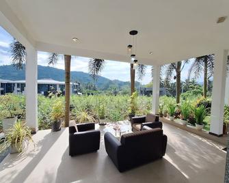 Akoya Pearl Hotel - Ratnapura - Binnenhof