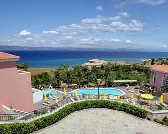 Sunrise Resort Hotel - Míthymna - Uima-allas