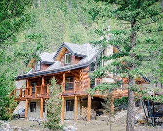 Best Kept Secret in the Columbia Valley! - Canal Flats - Building