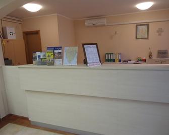 Hotel Emaus - Novigrad - Front desk