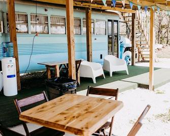 Lost Hill Lake Blue Sky Bus - St Clair - Patio
