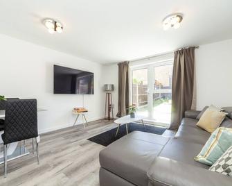 Bright 2 BDR house wgarden & parking, Greenwich - London - Living room