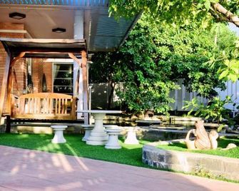 Ha Phuong Homestay - Lăng Cô - Innenhof