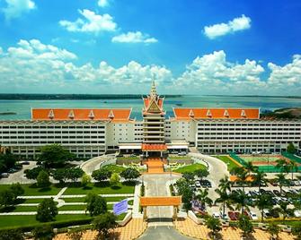 Hotel Cambodiana - Phnom Penh - Building