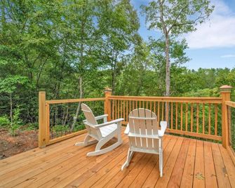 Nottely River Retreat-Fire Pit - Murphy - Balcony