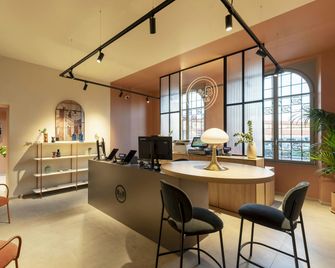 B&b Hotel Piacenza - Piacenza - Front desk