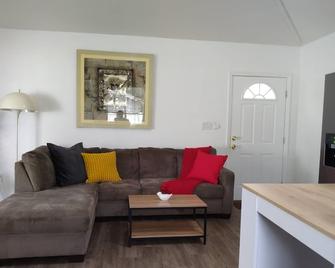 Beautiful guest house with pool - Los Angeles - Living room