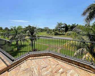 Two Story Resort Home - Golf Course and Water View - San Juan - Balcón
