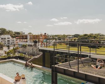 Caleta Hostel Rooftop & Pool - Cancún