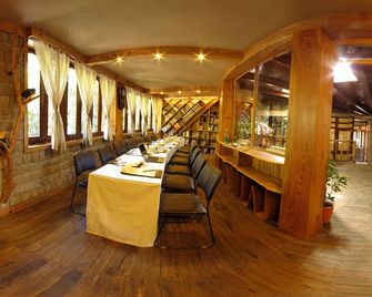 The Den Corbett Resort - Rāmnagar - Restaurante