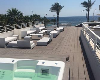 AH Premium Isola di Pazze - Torre San Giovanni - Balcón