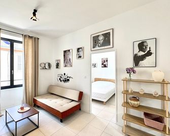 Le Rex, T2 lumineux, lit 160, Nîmes centre, CLIM - Nîmes - Pokój dzienny