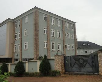 Stage 5 Hotel and Suites - Ota - Edificio