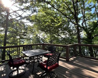 Lake View- Cozy Log Cabin Close To Everything - Somerset - Balcony