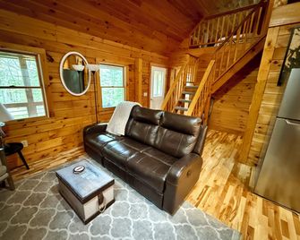 Eden Village Motel & Cottages - Bar Harbor - Living room