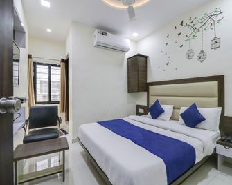 The Lake Palace - Ahmedabad - Bedroom