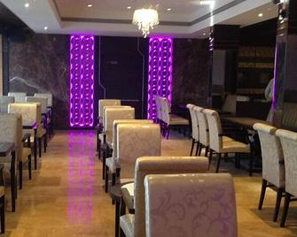 Club Emerald - Mumbai - Restaurant