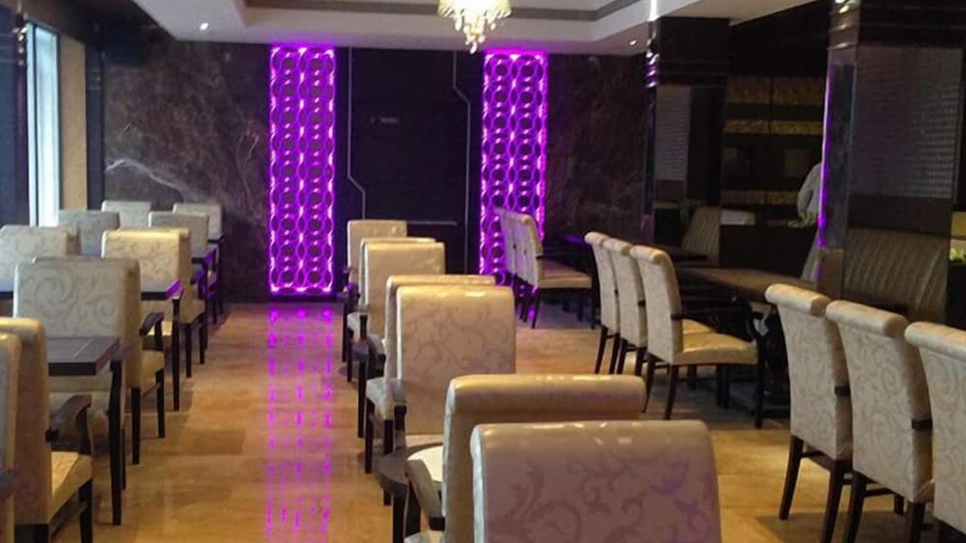 Club Emerald