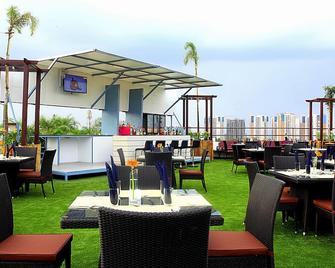 جوكولام بارك ساباري أو مي آر هوتل - تشناي - مطعم