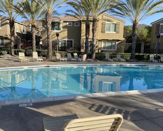 Perfect for traveling professionals, nurses. Great location. Lots of amenities. - Murrieta - Pool