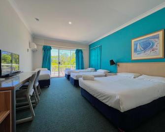 Seaside Garden Retreat Accommodation - Forresters Beach - Bedroom