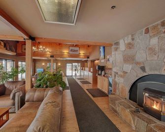 Brandin' Iron Inn - West Yellowstone