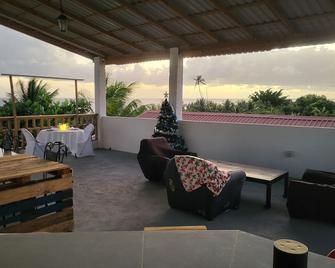 The Local Experience -Kosol Suite - Choiseul - Balcón