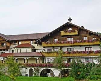 Doppelzimmer Nuss - Bauernhof Grablerhof - Steinbach am Attersee - Gebouw