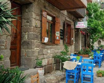 Assos Tas Ev Pansiyon - Behram - Patio