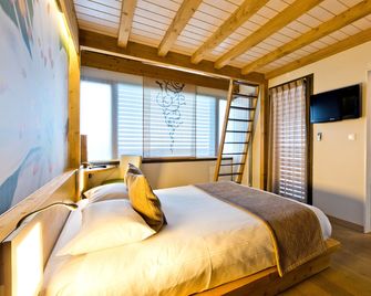 La Croix de Savoie & Spa - Cluses - Bedroom