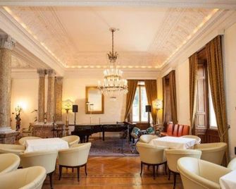 Parco Termale di Villa Dei Cedri - לאציזה - מסעדה