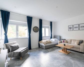 Quiet apartment near Vienna - 60m2 - 24h check-in - for business and family - Purkersdorf - Living room