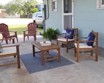 Cozy Ocean Isle Cottage - Ocean Isle Beach - Patio