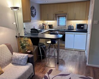 Cosy Bungalow On Private Estate - Bognor Regis - Kitchen