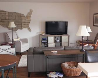 Walking distance to downtown Fish Creek, DC Auditorium and Peninsula State Park. - Fish Creek - Living room