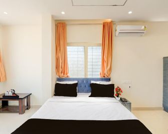 Super Hotel O Vemulawada Temple Formerly Kamakshi Bliss - Karīmnagar - Bedroom