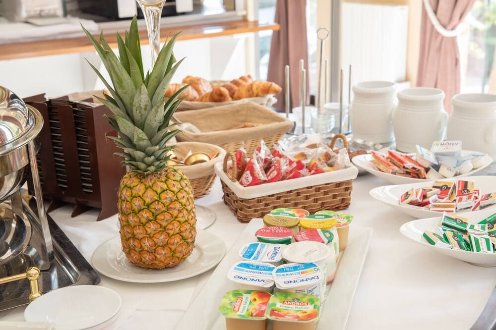 Hôtel Garabel - Plaisir - Buffet