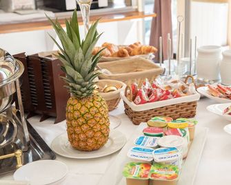 Hôtel Garabel - Plaisir - Buffet