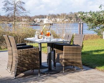 elaya hotel hamburg finkenwerder - Hamburgo - Patio