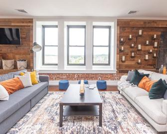 Beautiful Loft with a City View - Lebanon - Living room