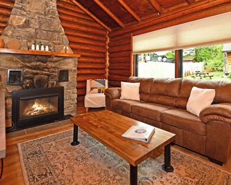 Walk to Beach - Close to Town - Pet Friendly Cabin - Lake George - Living room